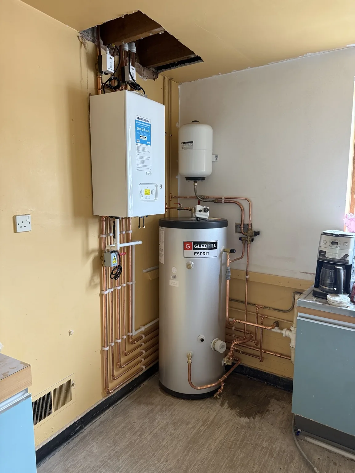 Hot water cylinder and boiler installation